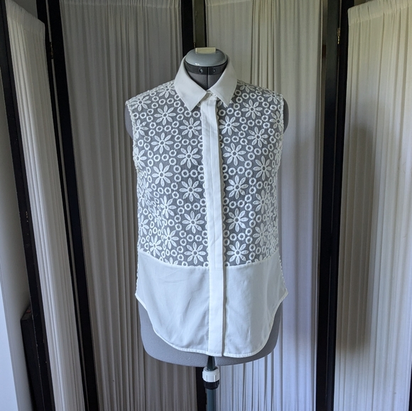 Vintage 90's, Anne Klein, sleeveless, embroidered, bottom down blouse. - Picture 2 of 11